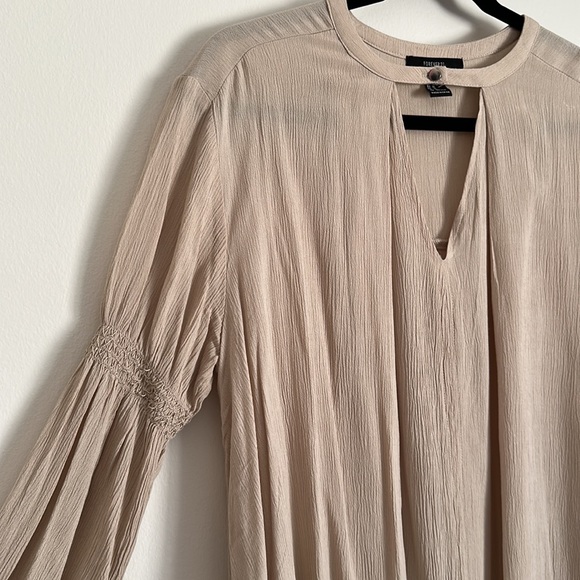 Forever 21 Flowy Boho Long Sleeve Tunic with Button V Cutout Collar - Picture 3 of 12